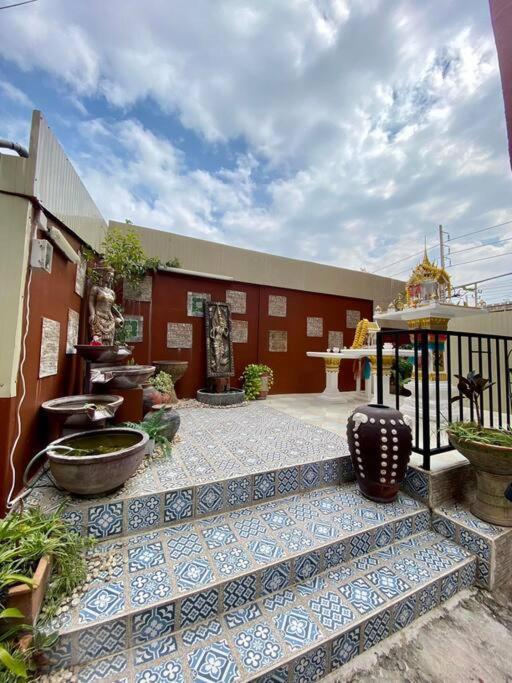 Ratanawong Place 823 Bangkok Luaran gambar