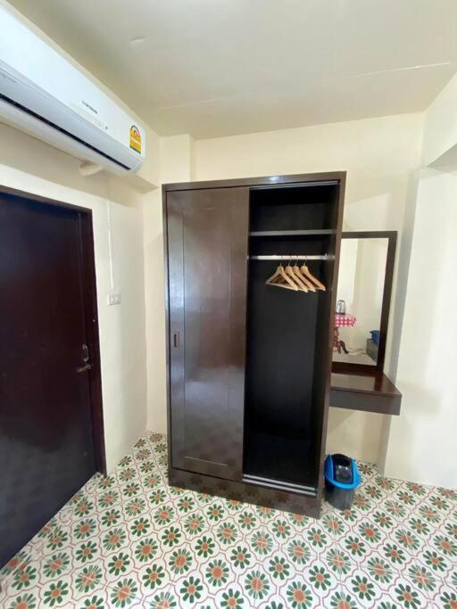 Ratanawong Place 823 Bangkok Luaran gambar